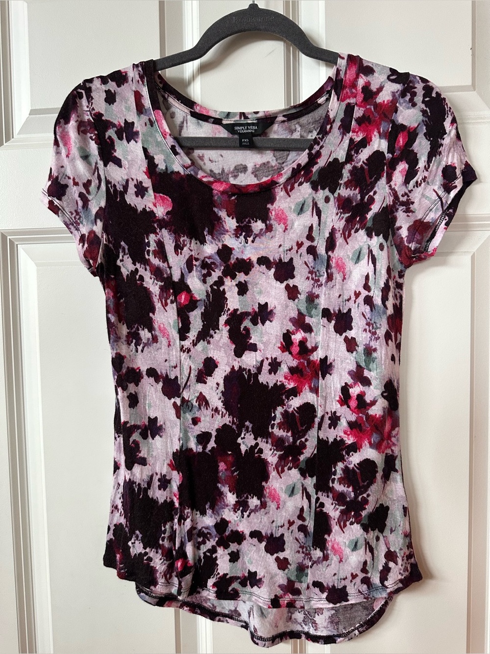 3 for $22 ⭐️ Simply Vera Vera Wang Floral Scoop Neck Tee
